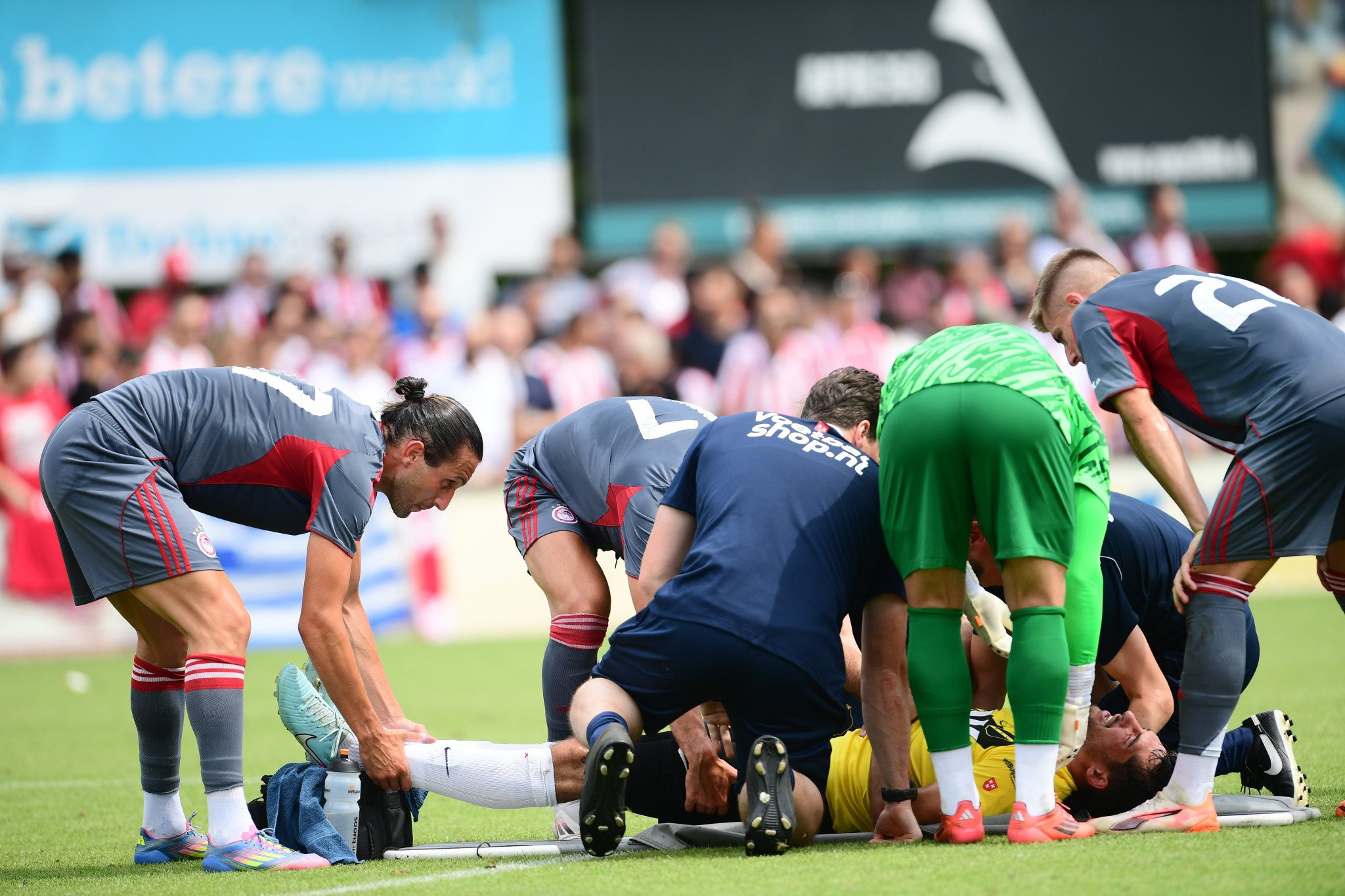 Σπουδαία κίνηση Θέου: Παρενέβη και ανέταξε τον ώμο σε παίκτη της Μπρέντα