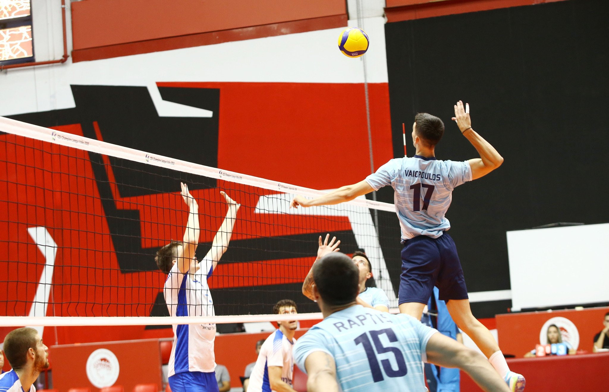 Σημαίες Παλαιστίνης σήκωσαν Ελληνες στο φιλικό της Εθνικής με το Ισραήλ στο «Μελίνα Μερκούρη» (video)