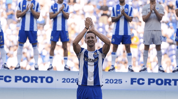 Μεταγραφή... έκπληξη από την Πόρτο: Παρουσίασε τον Ντε Γιόνγκ δίχως να το γνωρίζει κάνεις (video)