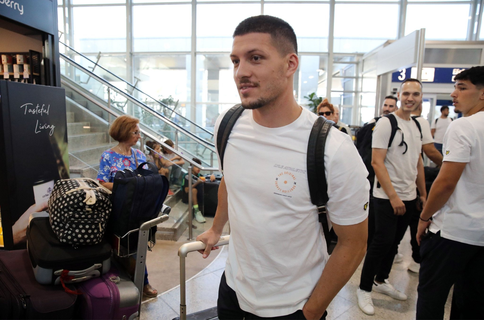 Ξεκίνησε το ταξίδι της για Βρυξέλλες η ΑΕΚ (video) Ξεκίνησε το ταξίδι της για Βρυξέλλες η ΑΕΚ (video)