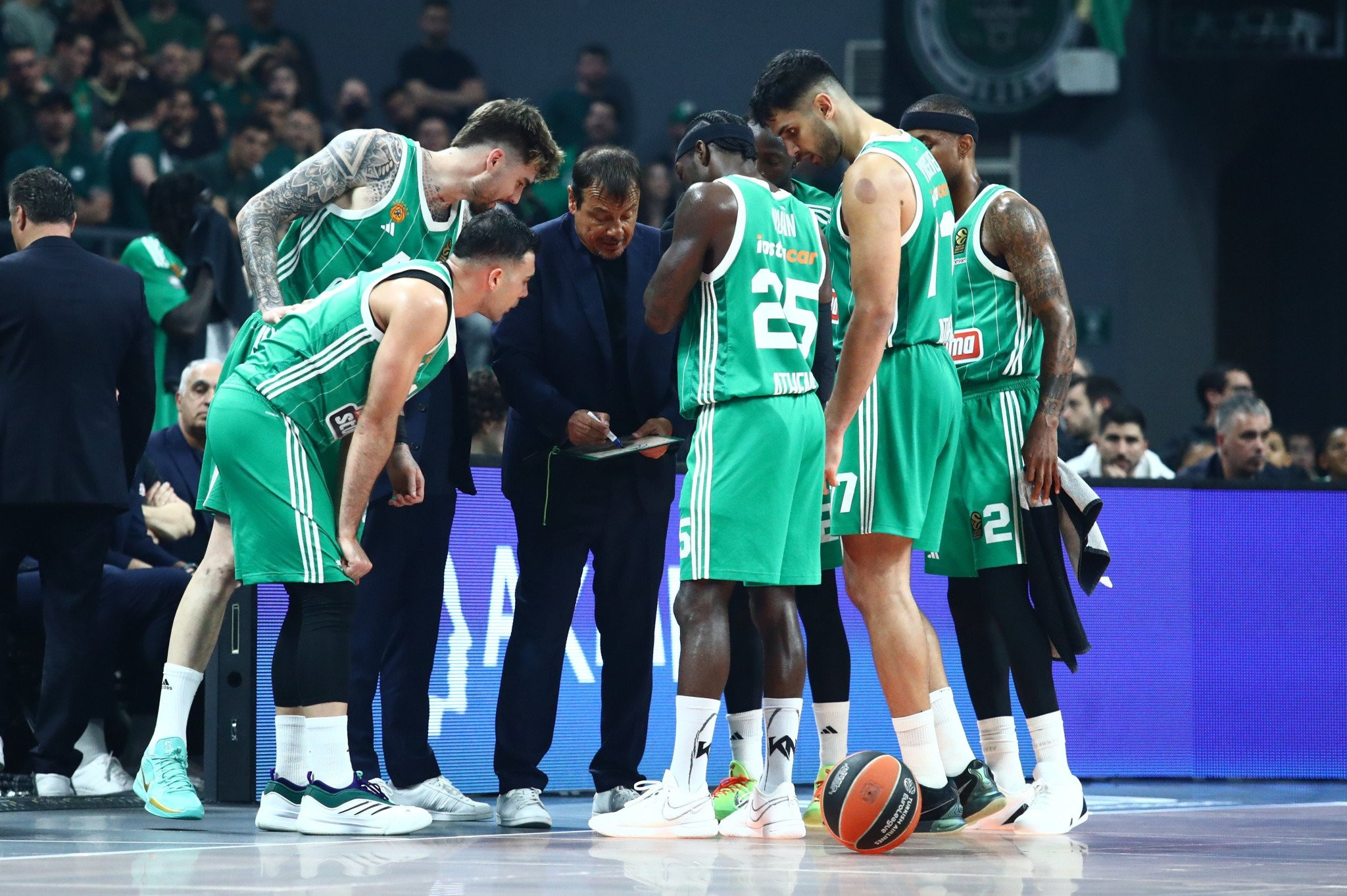 To depth chart του Παναθηναϊκού με την προσθήκη του Ρισόν Χολμς