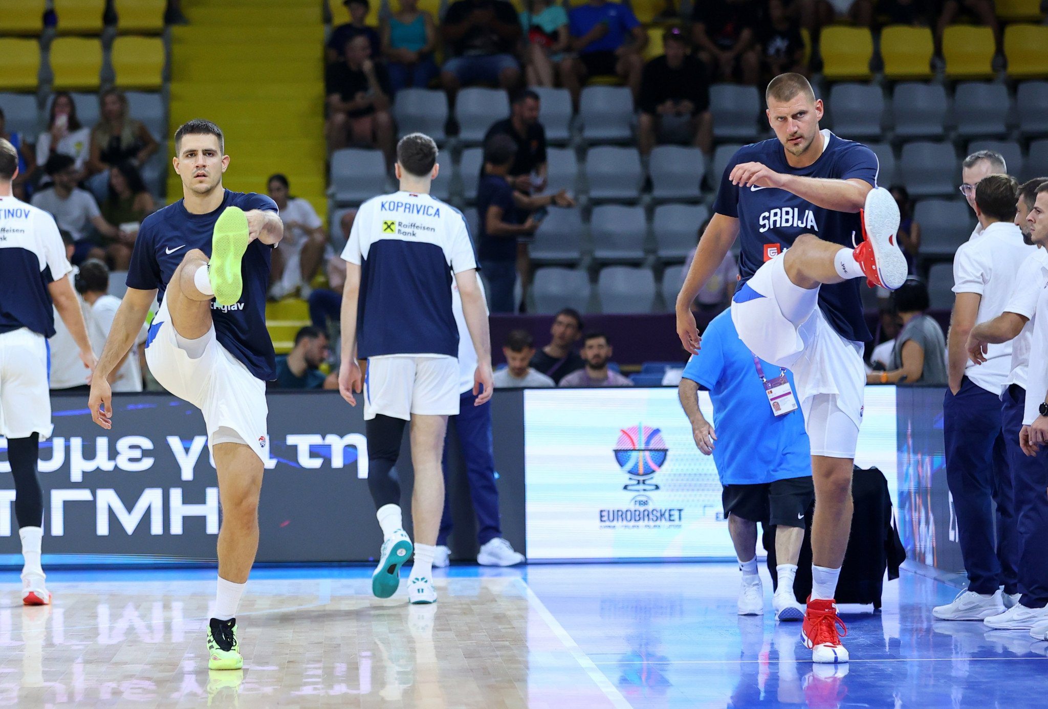 Όλα τα βλέμματα πάνω στον Γιόκιτς πριν τον αγώνα με την Εθνική (video)