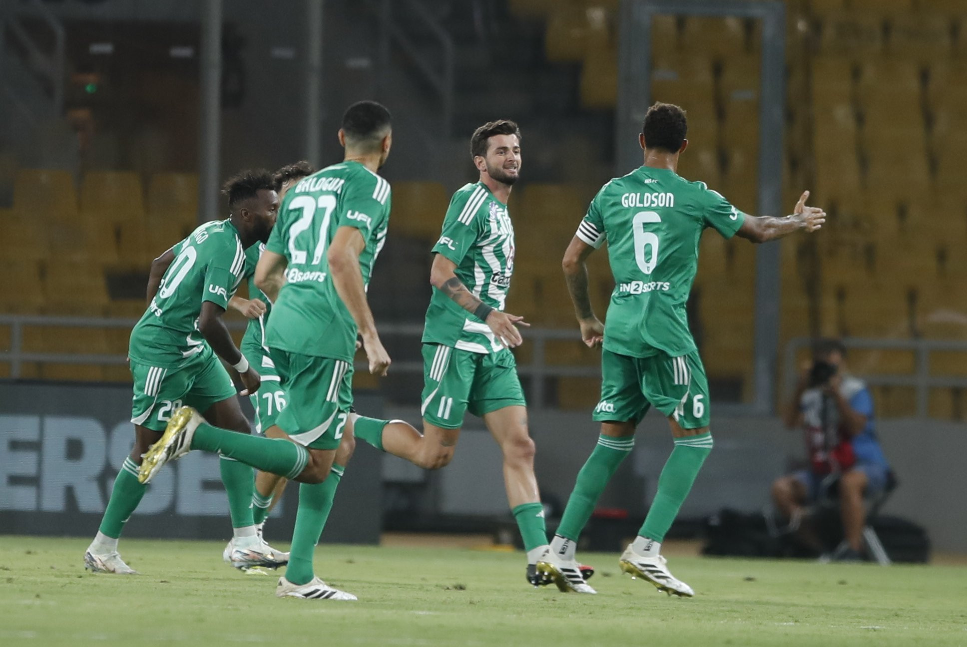 Ο Κβιλιτάια σκοράρει και αυτός με πέναλτι και ισοφαρίζει το σκορ εναντίον της ΑΕΚ (video)