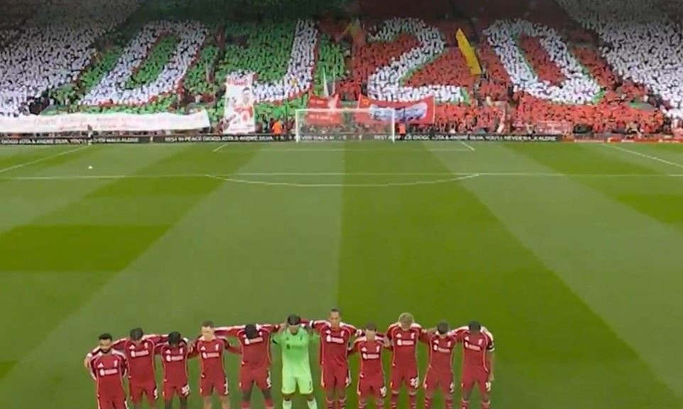 Συγκίνηση στο Άνφιλντ για Ντιόγκο Ζότα και Αντρέ Σίλβα - Το κορεό των φίλων της Λίβερπουλ (video)