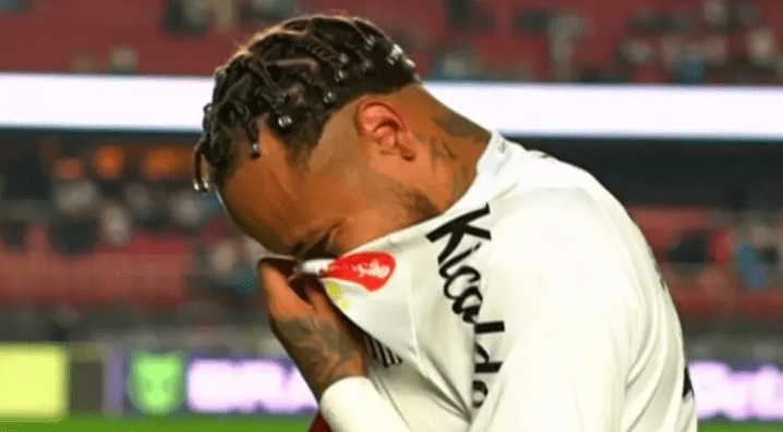 «Έφαγε» εξάρα η Σάντος, πλάνταξε στο κλάμα ο Νεϊμάρ (video)