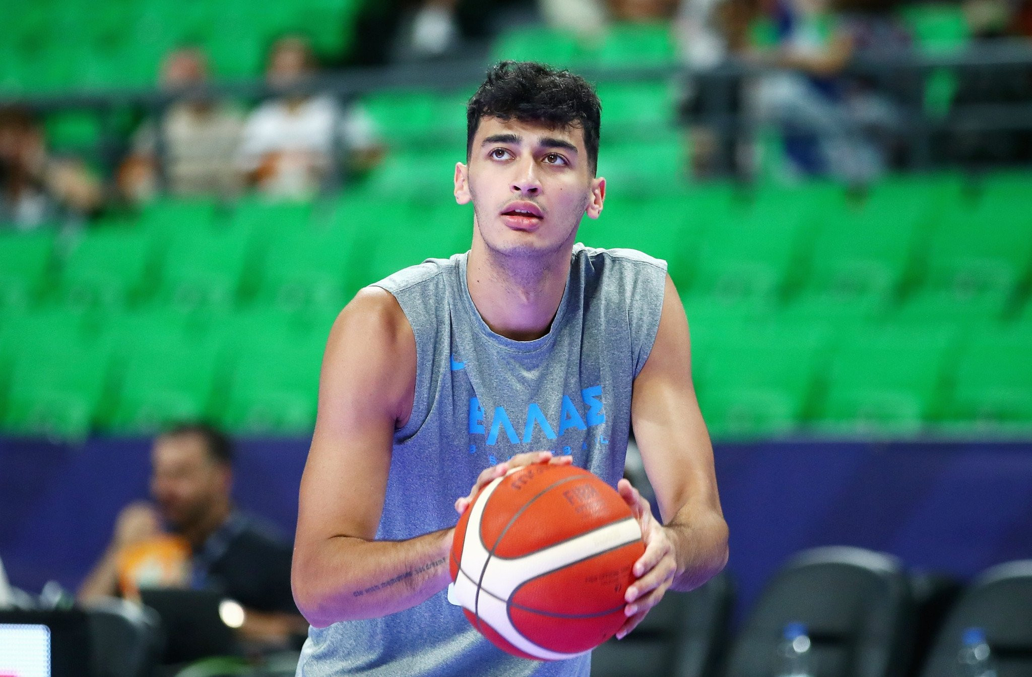 FIBA για Σαμοντούροφ: «Μπορεί να κάνει τη διαφορά σε πολλά επίπεδα»