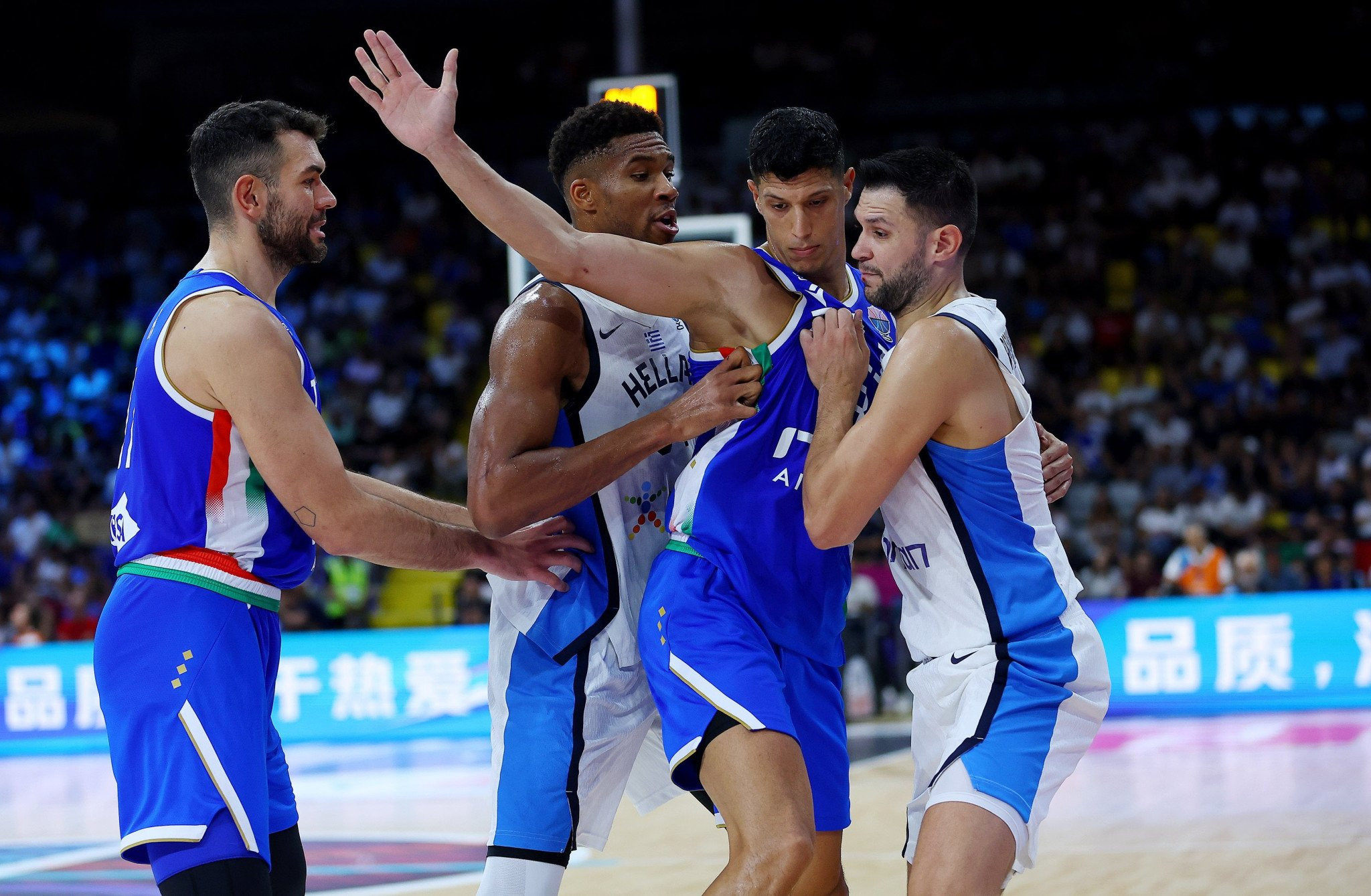 Η Ελλάδα πέρασε... χειροπέδες στον Φοντέκιο που τα «έσπασε» με 1/11 σουτ