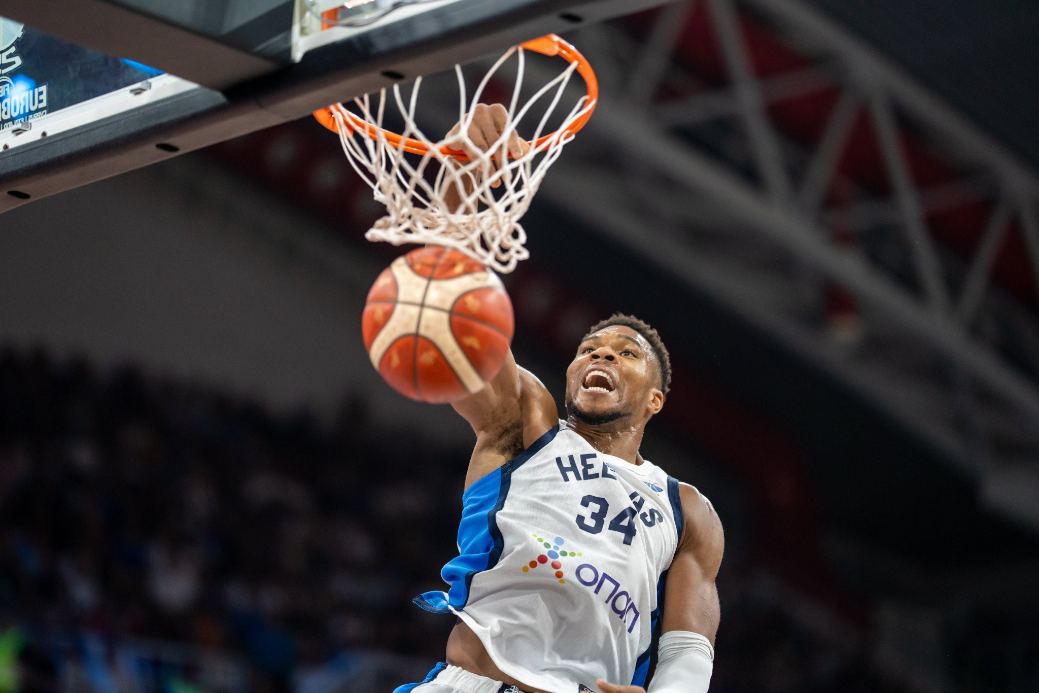 Ο Γιάννης και η Εθνική... ήταν στα πάνω τους και η FIBA τους αφιέρωσε τραγούδι της Άννας Βίσση