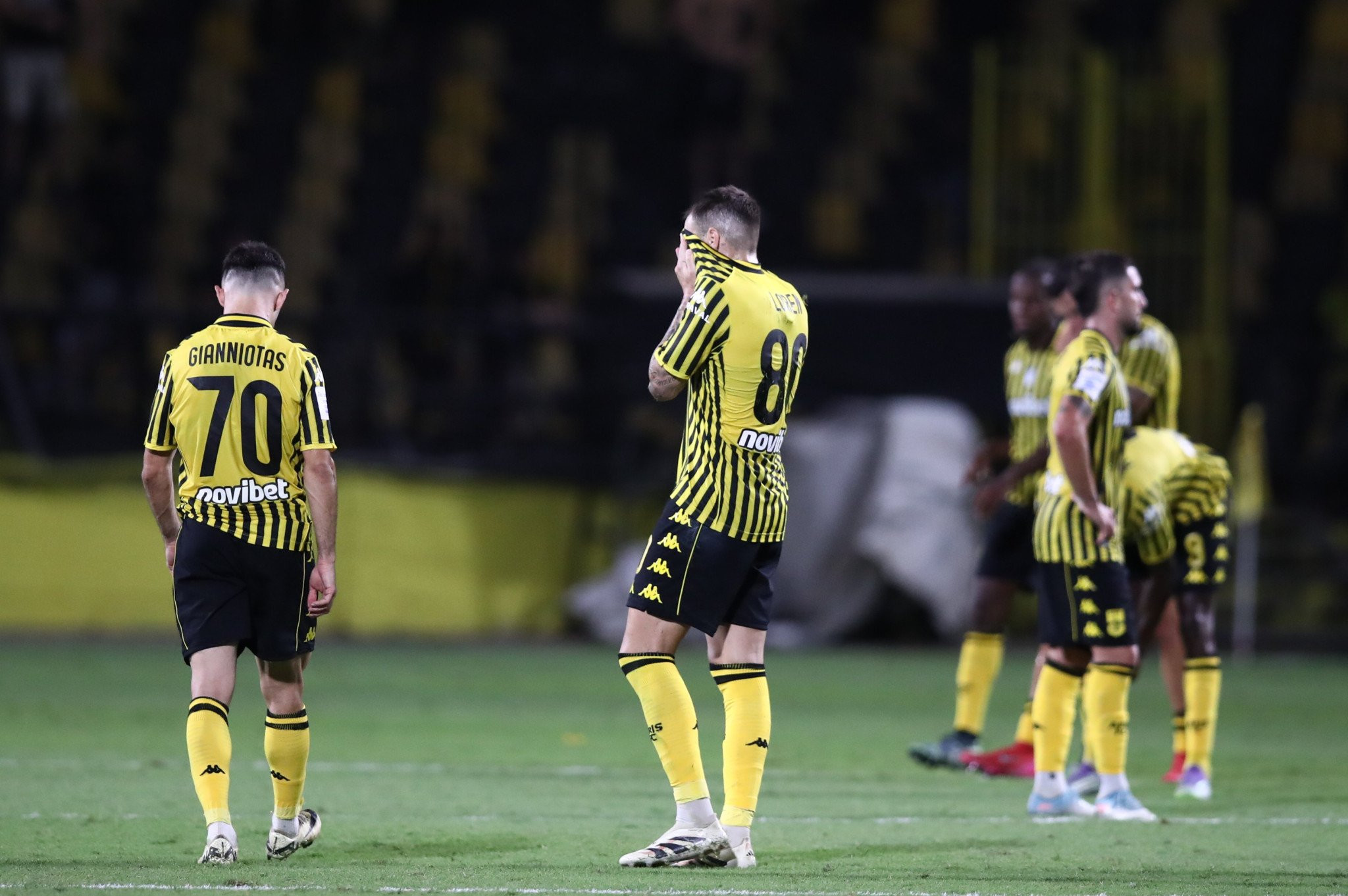 Εντονες αποδοκιμασίες στο Βικελίδης κατά παικτών και Καρυπίδη