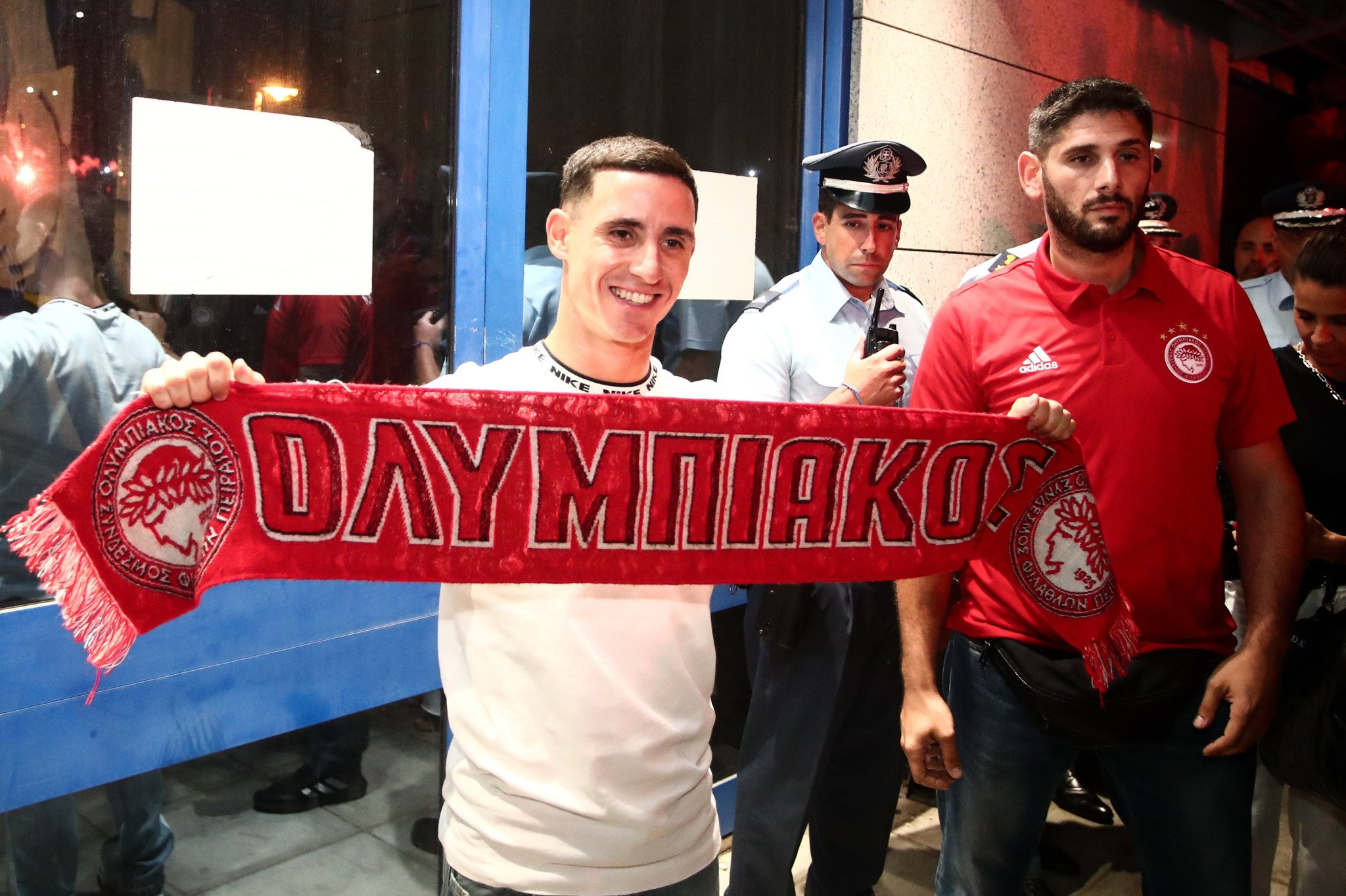 Ποντένσε: «Θέλω να μείνω για πάντα στον Ολυμπιακό - Δεν θα ήθελα να είμαι πουθενά αλλού» Ποντένσε: «Θέλω να μείνω για πάντα στον Ολυμπιακό - Δεν θα ήθελα να είμαι πουθενά αλλού»