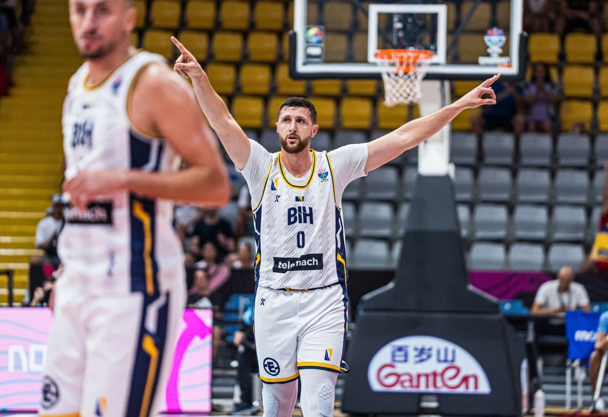 Στα άδυτα της ηγεσίας του Νούρκιτς στη Βοσνία: «Στις προπονήσεις δεν παίζει δυνατά για να μην... σκοτώσει κανέναν»