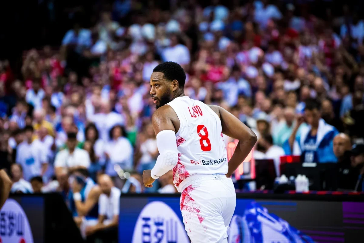 Με Λόιντ ηγέτη η Πολωνία πήρε τη νίκη κόντρα στο Ισραήλ και παραμένει αήττητη