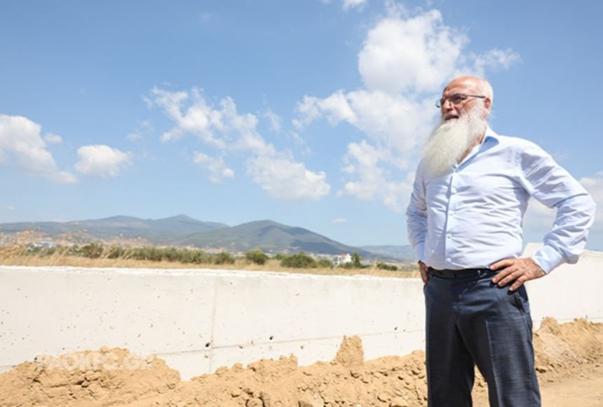 Ο Ιβάν Σαββίδης στο χώρο που θα γίνει το αθλητικό κέντρο του ΠΑΟΚ