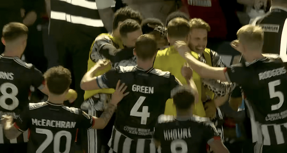 Η Γκρίμσμπι χρησιμοποίησε παράτυπα έναν παίκτη κόντρα στη Μάντσεστερ Γιουνάιτεντ - Τι θα γίνει με το παιχνίδι