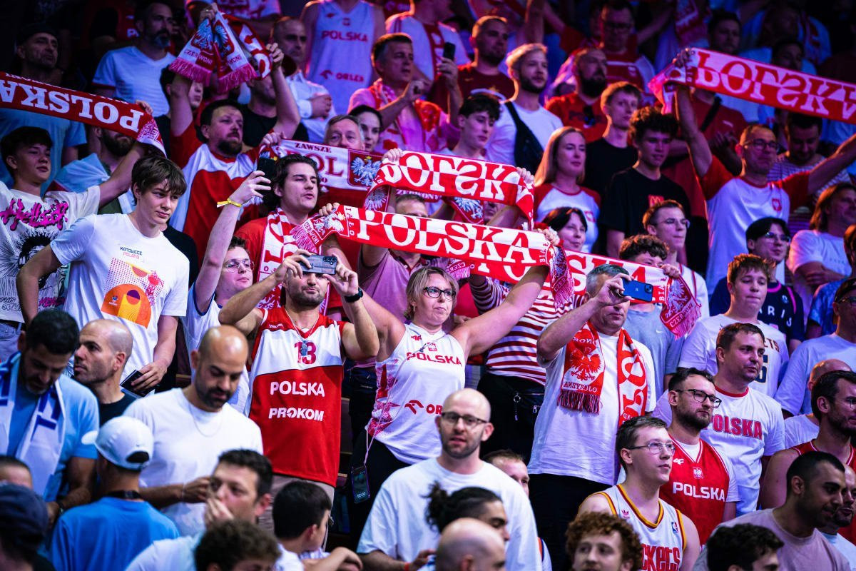 Οι Πολωνοί φίλαθλοι δεν... χαρίστηκαν στο Ισραήλ - Γιούχαραν την ώρα του Εθνικού Ύμνου (video)