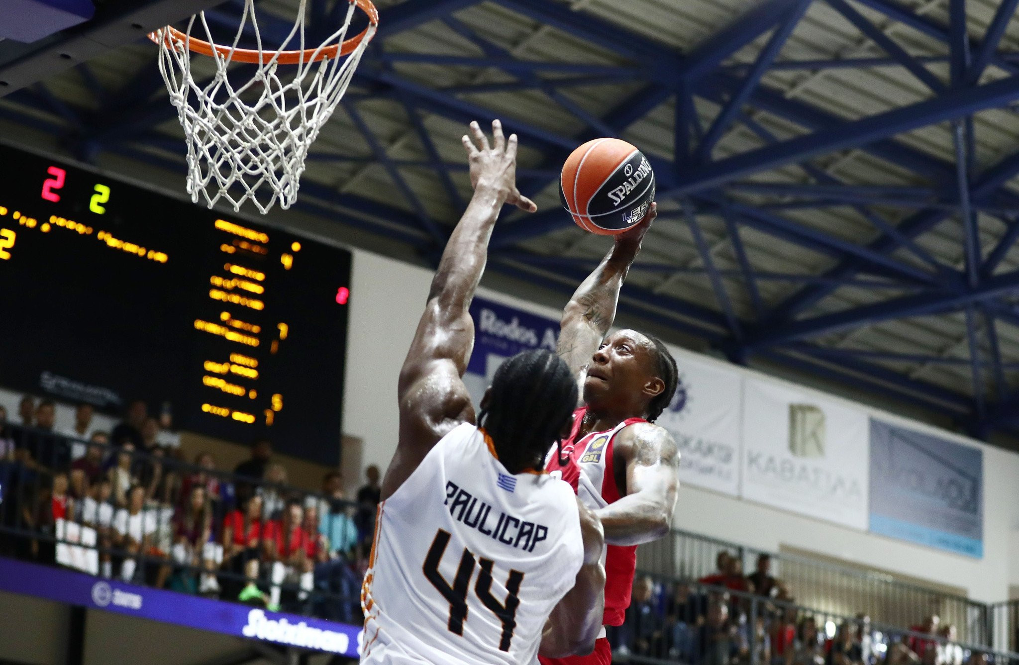 Το εντυπωσιακό tomahawk κάρφωμα του Λι στο... πρόσωπο του Πόλικαπ (video) Το εντυπωσιακό tomahawk κάρφωμα του Λι στο... πρόσωπο του Πόλικαπ (video)