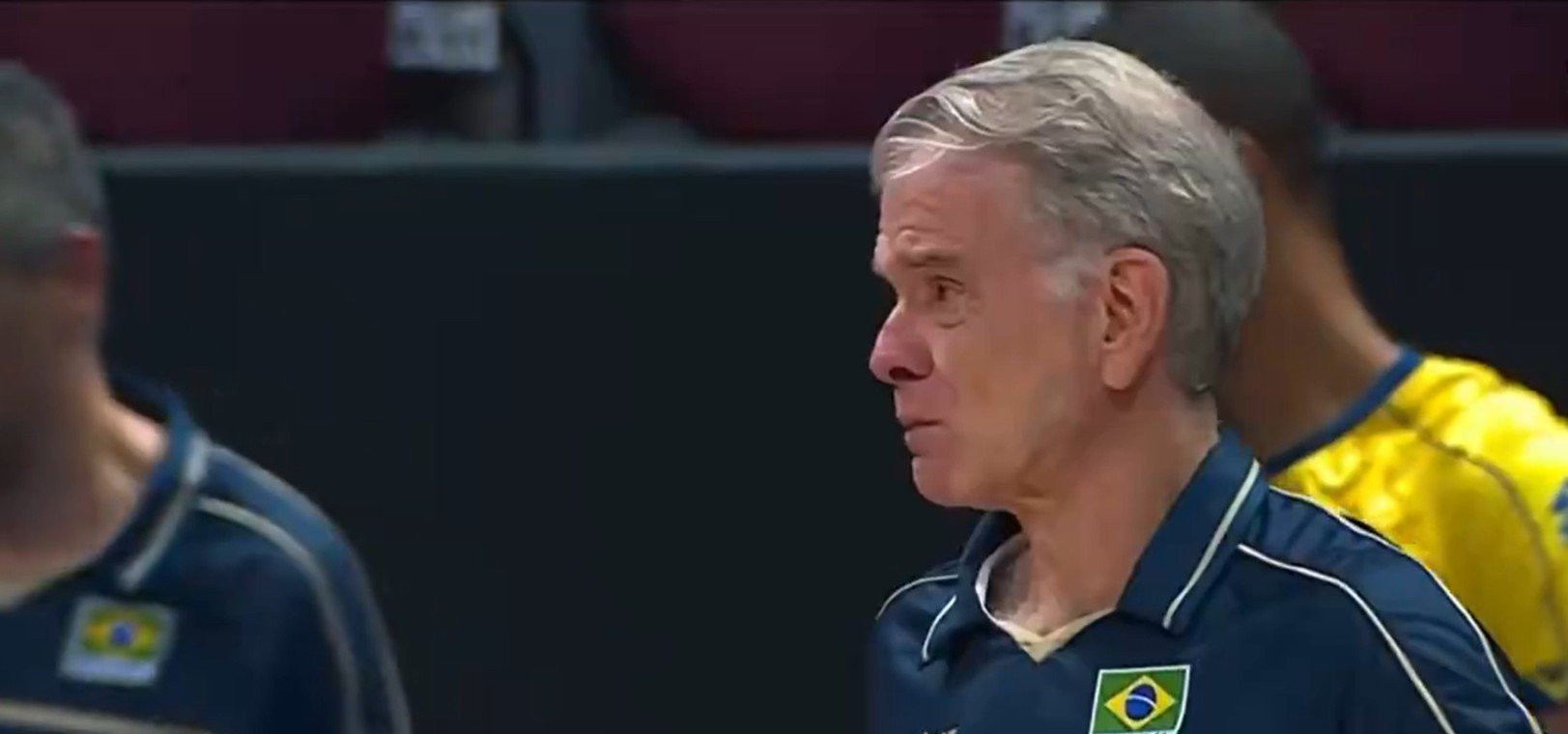 Δραματική στιγμή: Ο προπονητής της Βραζιλίας μαθαίνει ότι πέθανε η μητέρα του πριν τον αγώνα (video)