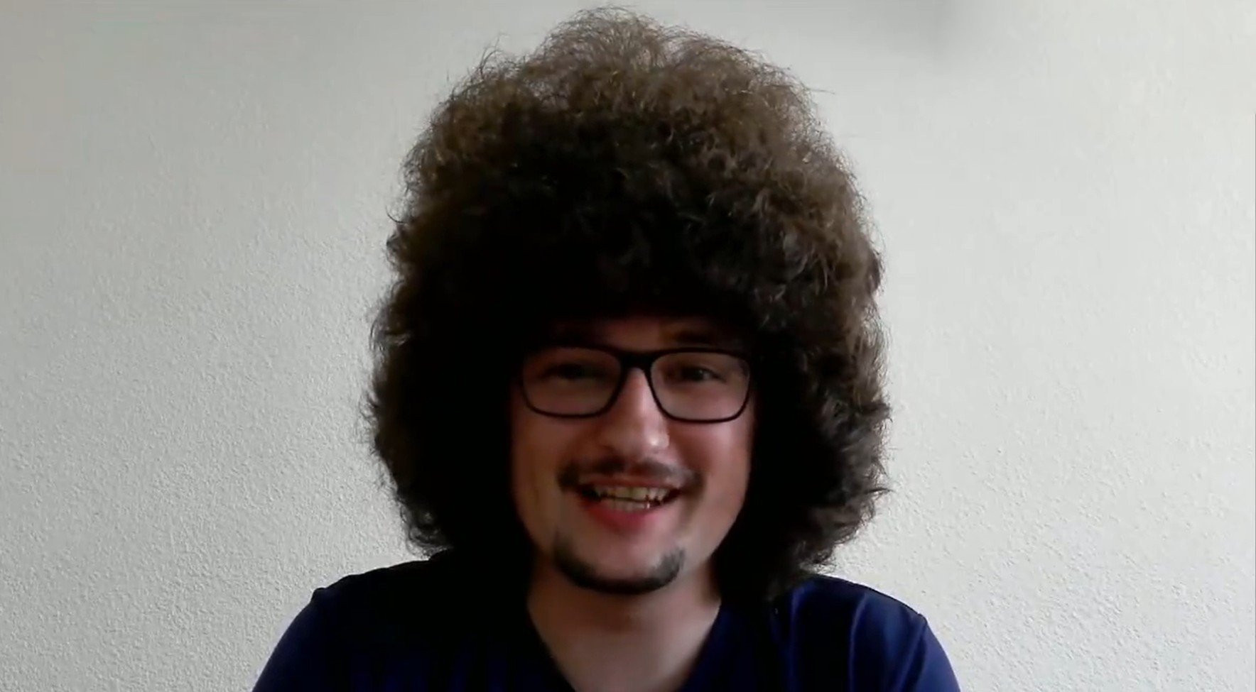 Ημέρα Νο. 348: Ο οπαδός που δεν κουρεύεται αν δεν πάρει... μπρος η ομάδα του συνεχίζει ακάθεκτος (videos)