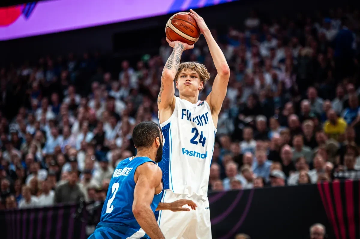 Η μητέρα του Μούρινεν αποκαλύπτει: «Θαυμάζει την ατμόσφαιρα στον Παναθηναϊκό και τη Σερβία»