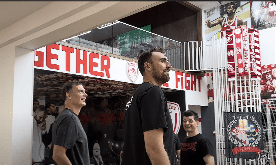 Αφιέρωμα του Ολυμπιακού στο... μικρό ΣΕΦ της Κύπρου (video)