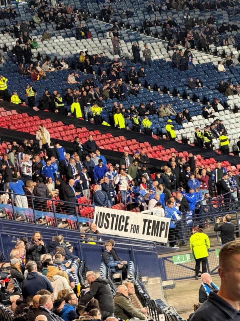 «Justice for Tempi»: Το πανό των Ελλήνων στην Σκωτία (photo)