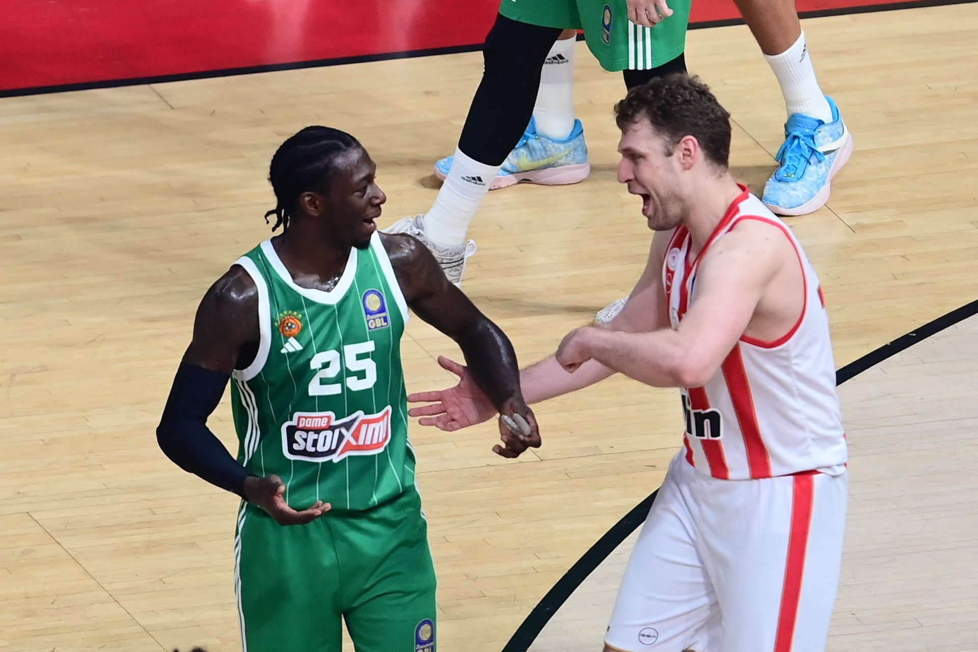 Σπάνε τα κοντέρ Βεζένκοφ και Ναν: Οι αριθμοί ενόψει της 8ης αγωνιστικής (video)