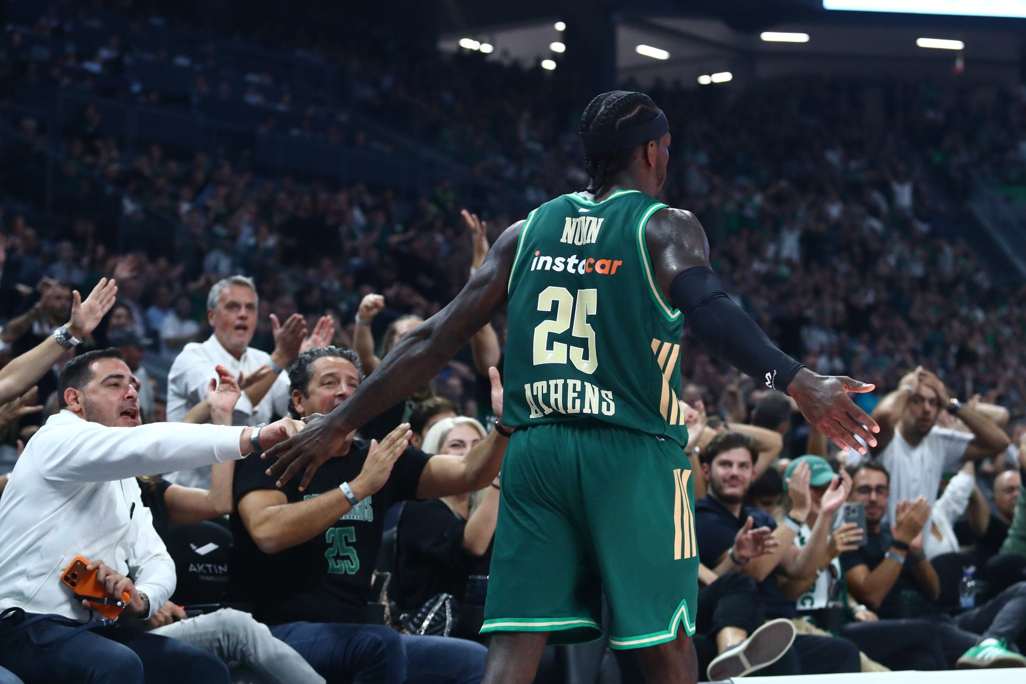 Ο Κέντρικ Ναν νιώθει MVP στην τοποθεσία ΟΑΚΑ: Το απίστευτο τελείωμα κόντρα στην Μπάγερν (video)