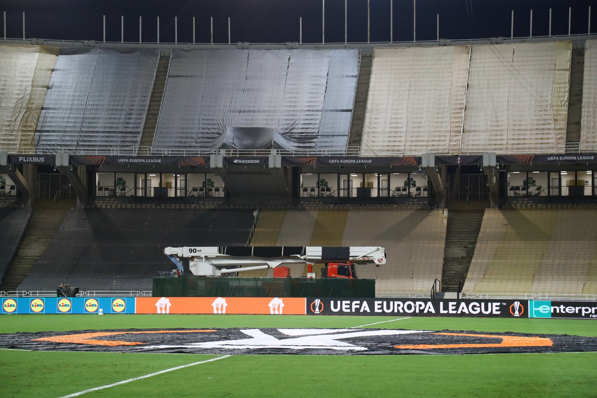 Πρόβλημα με τον φωτισμό στο ΟΑΚΑ λόγω της έντονης βροχόπτωσης