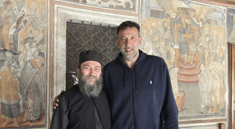 Ο λόγος που βρέθηκε στο Άγιο Όρος για 10 μέρες ο Βλάντε Ντίβατς