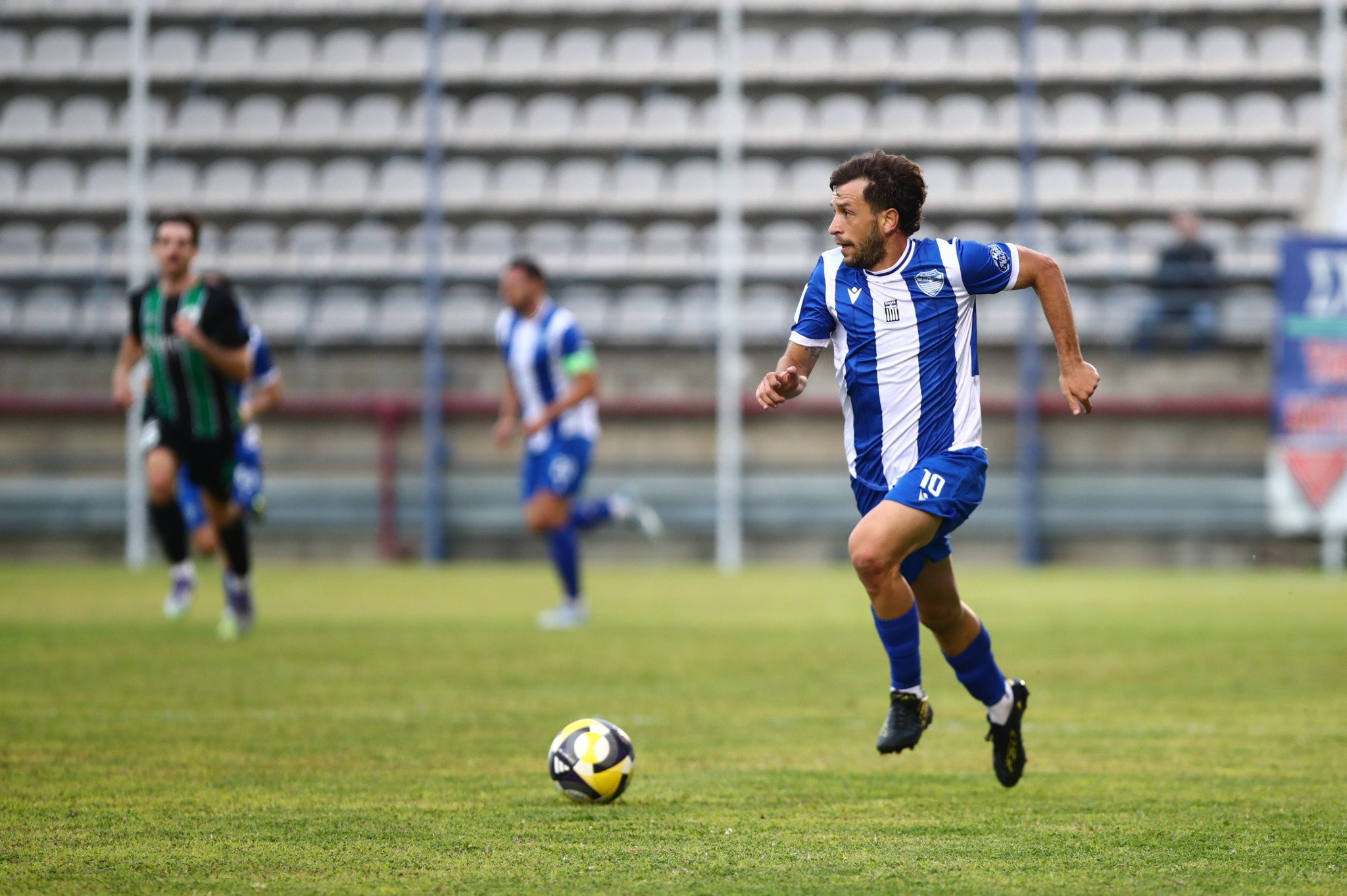 Βαριά τιμωρία στο Αιγάλεω λόγω ρίψης φιάλης ούζου!