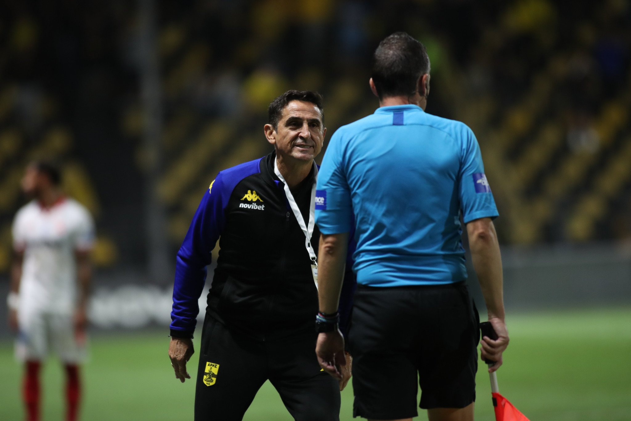 «Έξαλλος» ο Χιμένεθ - Έκανε «ντου» στον διαιτητή!