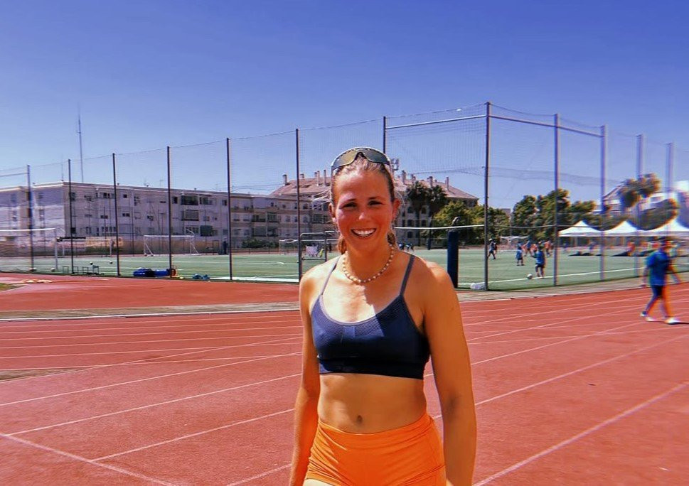 Πρωταθλήτρια του στίβου καταγγέλλει τον προπονητή της: «Μου είπε να βγάλω το εσώρουχο και να ξαπλώσω»