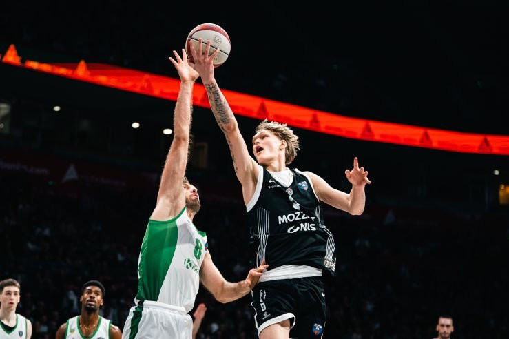 Μπλοκ, κάρφωμα και θέαμα - Όσα έκανε ο Μούρινεν στο ντεμπούτο του με την Παρτίζαν (video)