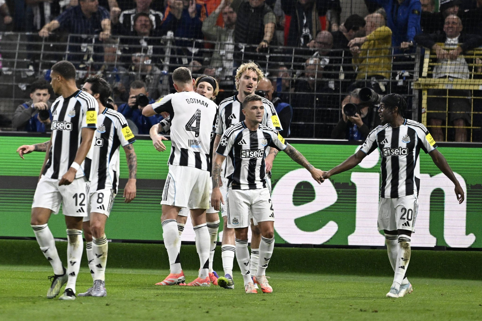 Σεφτέ με τεσσάρα η Νιουκάστλ - Δύο στα δύο η Καραμπάγκ (videos)