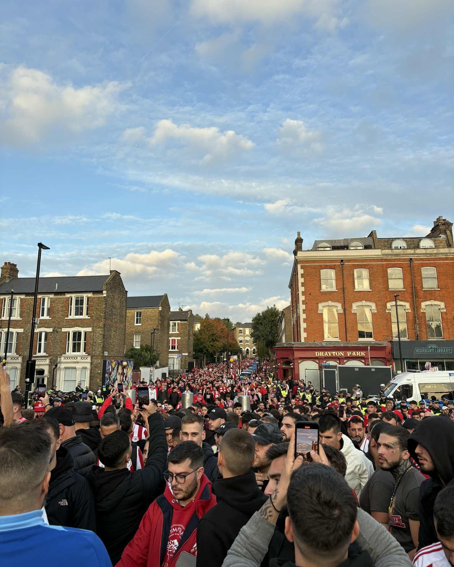 «Ερυθρόλευκη» λαοθάλασσα στο Λονδίνο (photo)