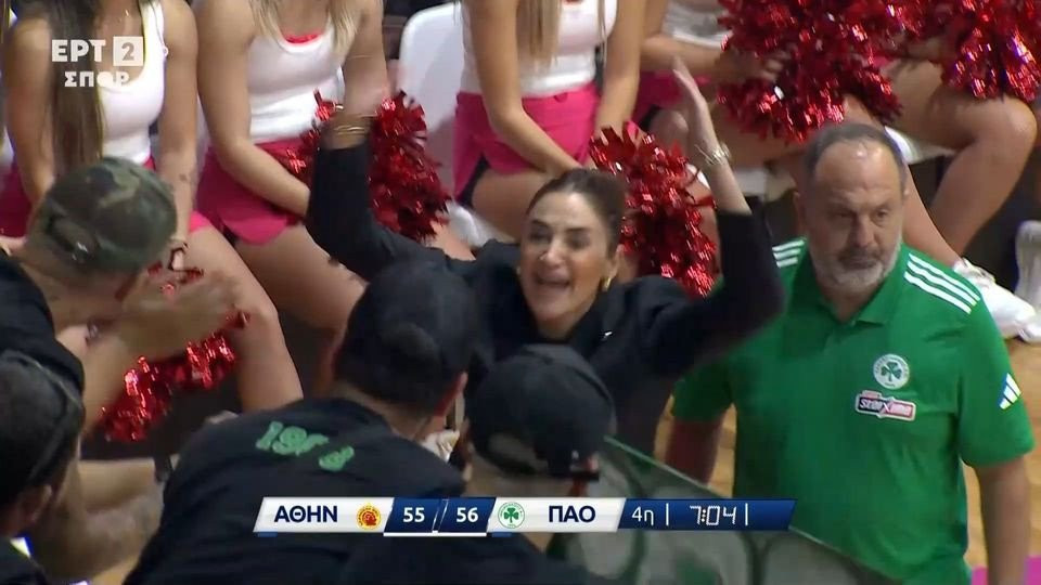 Aποβλήθηκε η Ερντέμ - Μικρή διακοπή στο ματς (video)