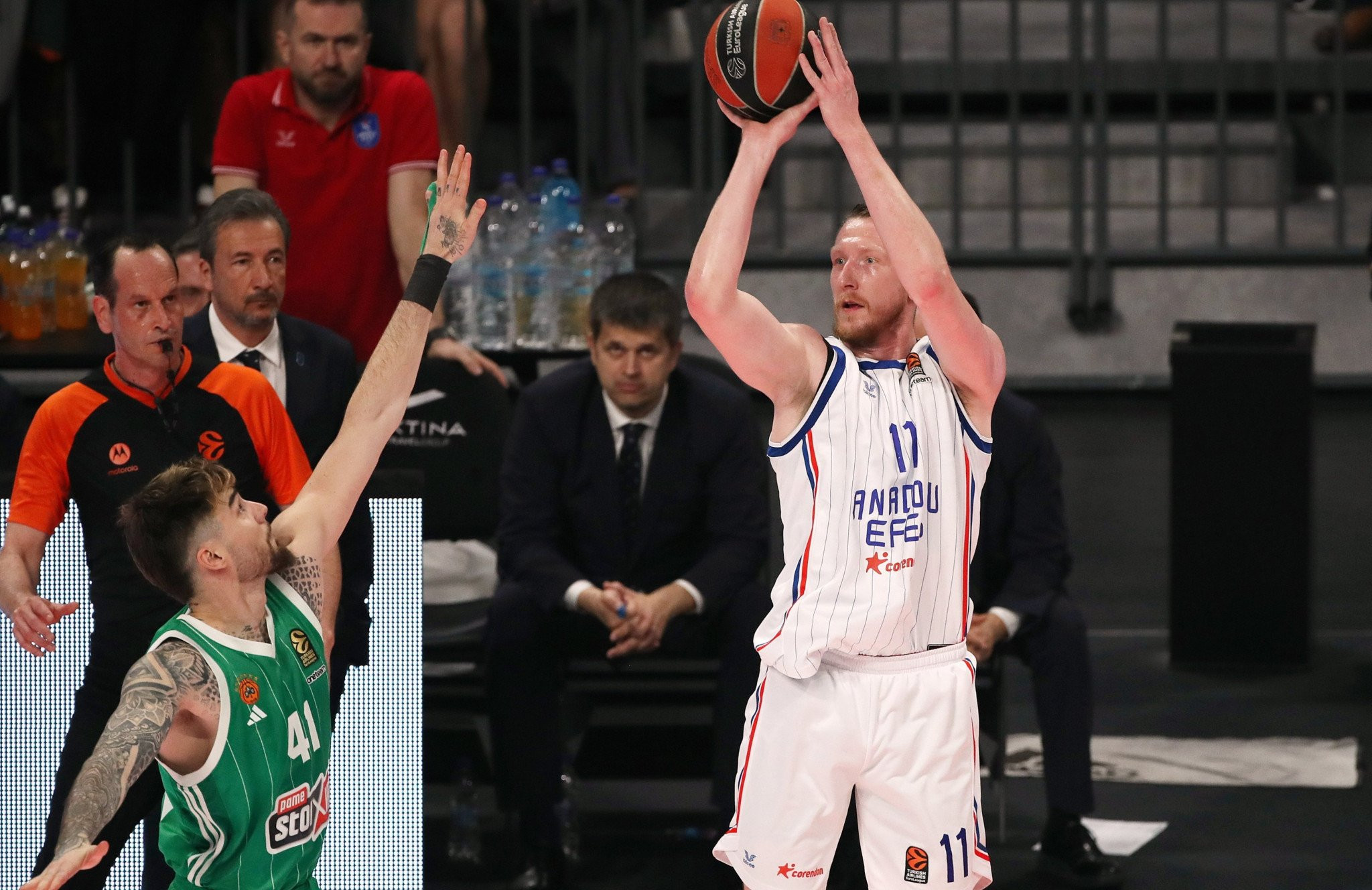 Η Αναντολού Εφές «σκόρπισε» τη Μερκεζεφέντι πριν έρθει στο ΣΕΦ