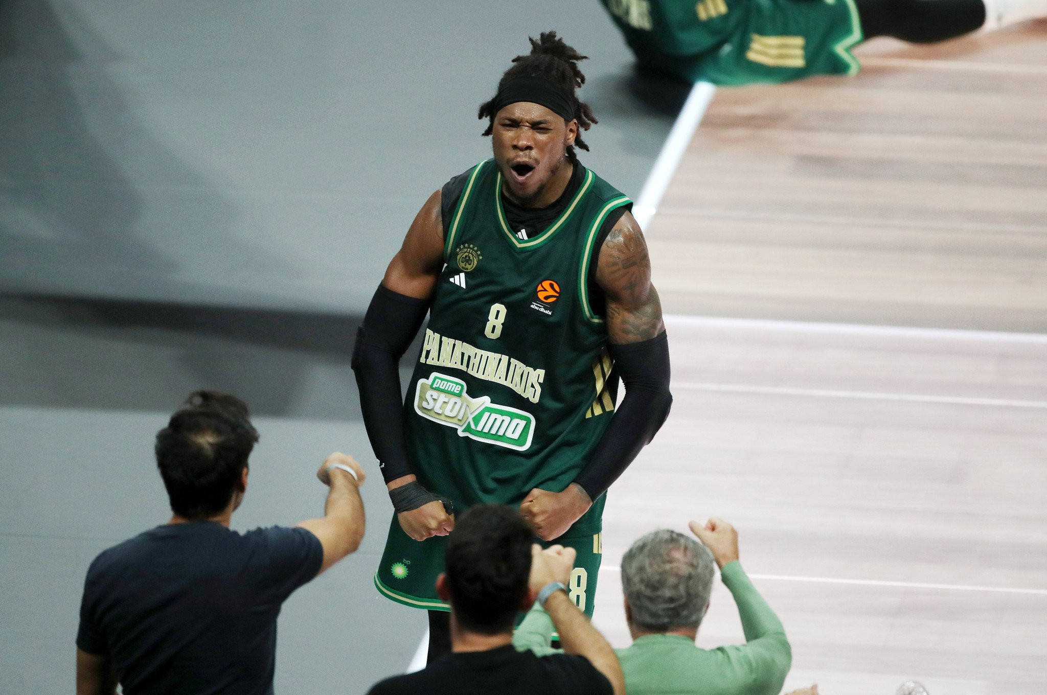 Χολμς: «Οι γκαρντ μου το κάνουν εύκολο, εγώ απλώς πιάνω την μπάλα και τελειώνω τη φάση»