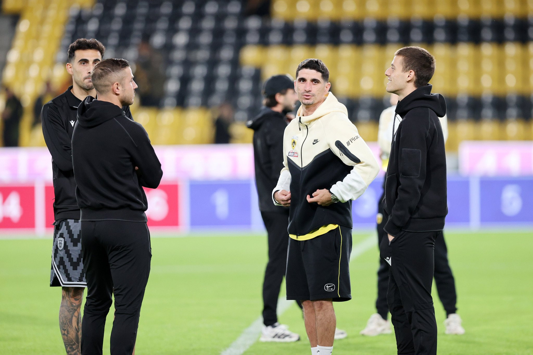 Τα πηγαδάκια των παικτών πριν το ΑΕΚ-ΠΑΟΚ (video)