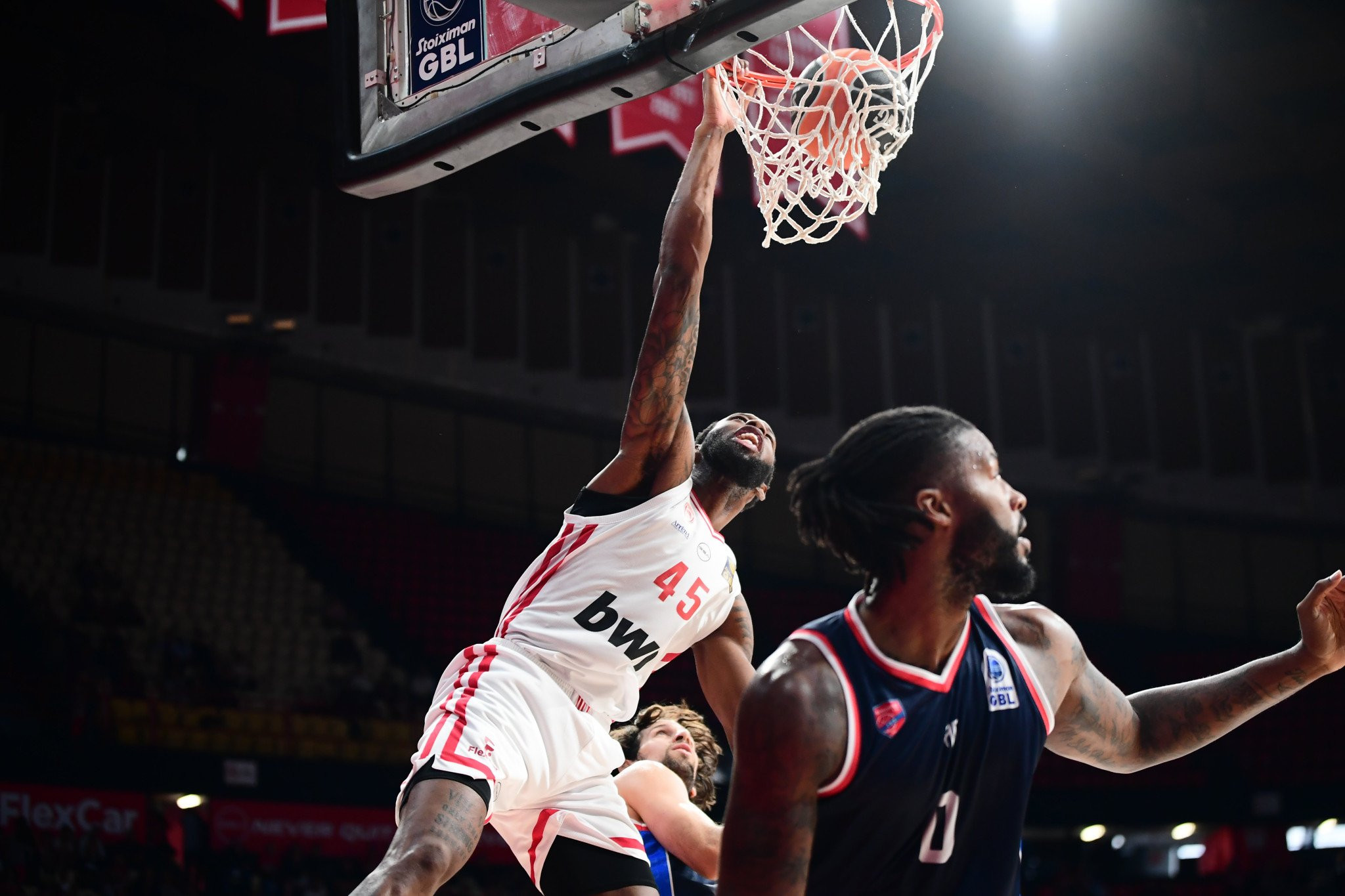 Το φοβερό alley-oop κάρφωμα του Ντόντα Χολ κόντρα στον Πανιώνιο (video)