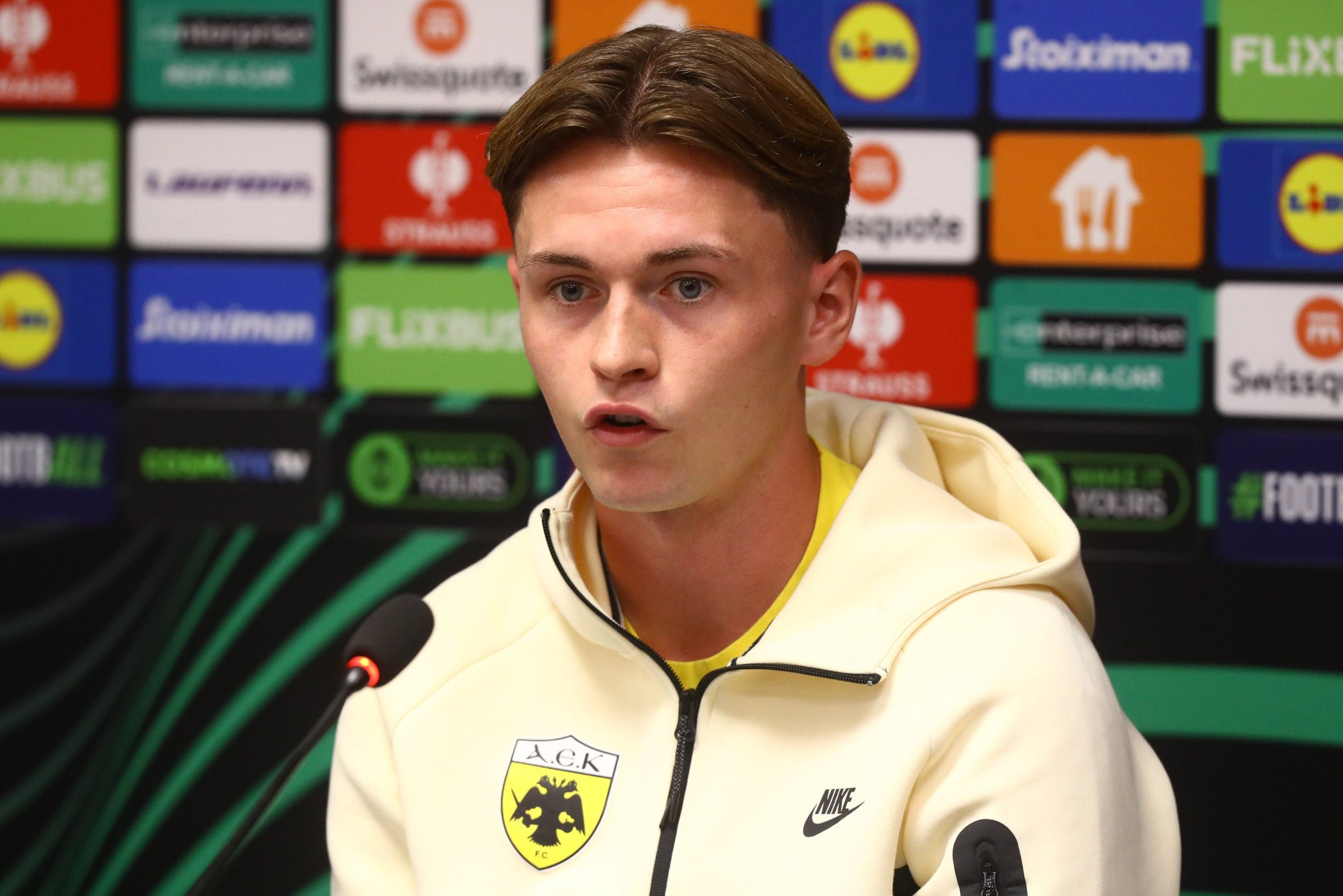 Πενράις: «Οι οπαδοί της ΑΕΚ δημιουργούν τόσο καυτή ατμόσφαιρα που νομίζεις ότι θα μπουν στο γήπεδο να σκοράρουν»