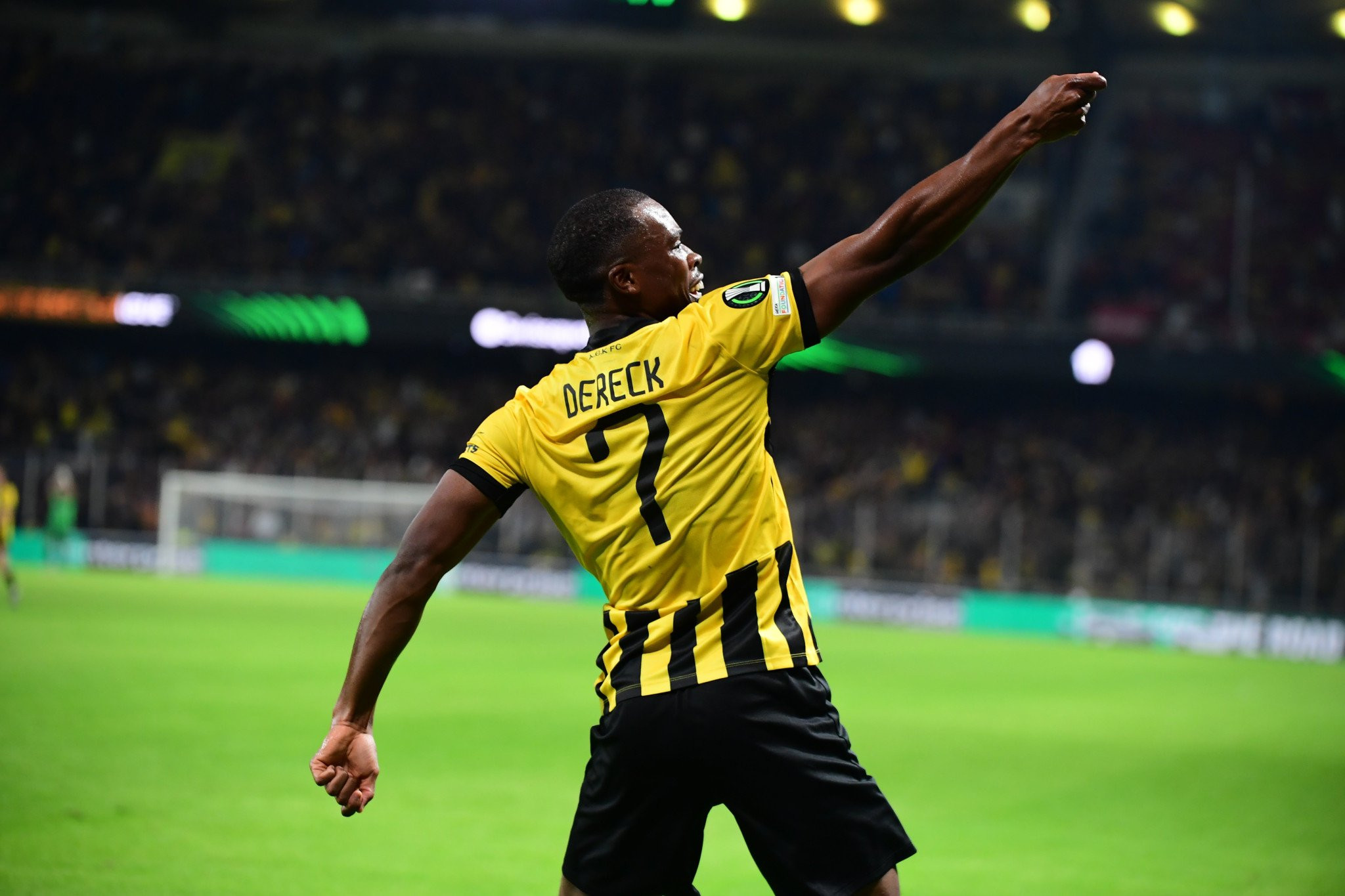 Μαγικό γκολ του Κουτέσα για το 6-0 της ΑΕΚ (video)