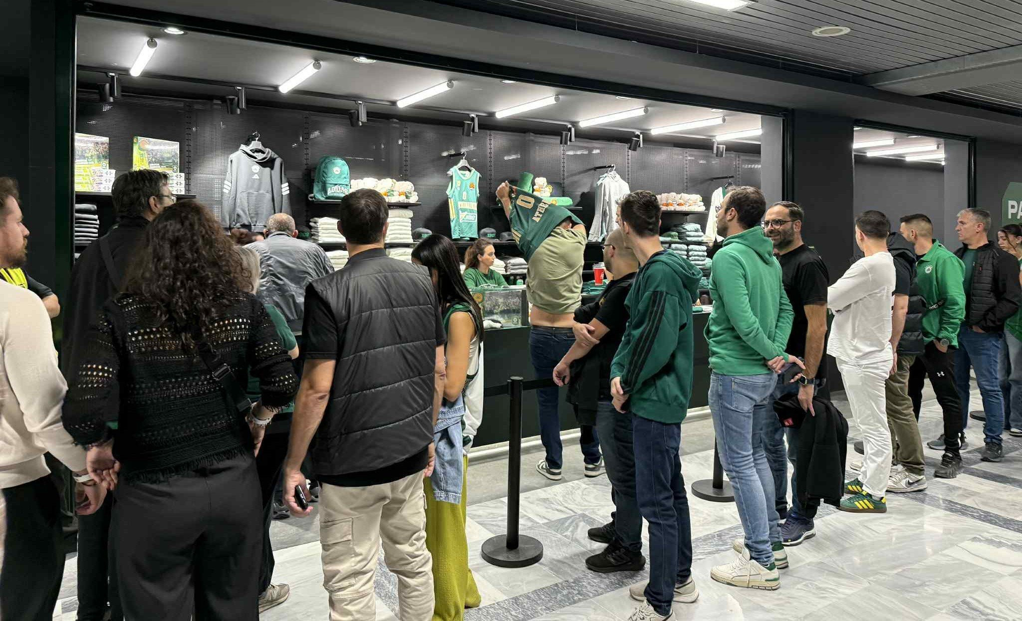 Ουρές για τη νέα φανέλα του Παναθηναϊκού στο «T-Center»