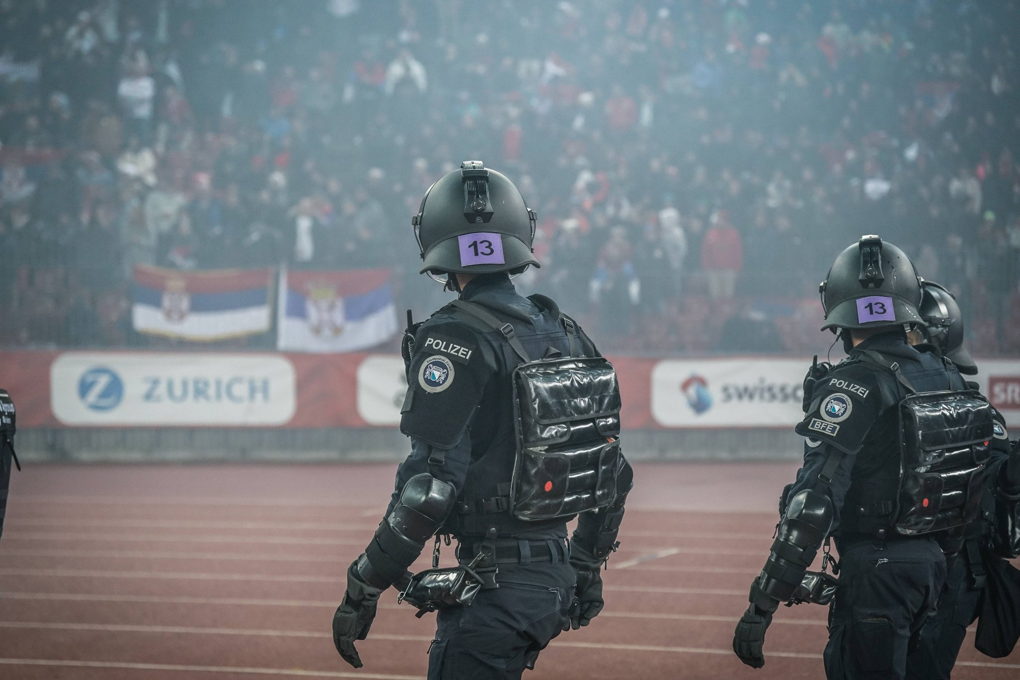 Σερβία-Αλβανία: «Αστακός» το Λέσκοβατς, αστυνομικοί ψάχνουν μέχρι και τα κινητά τηλέφωνα