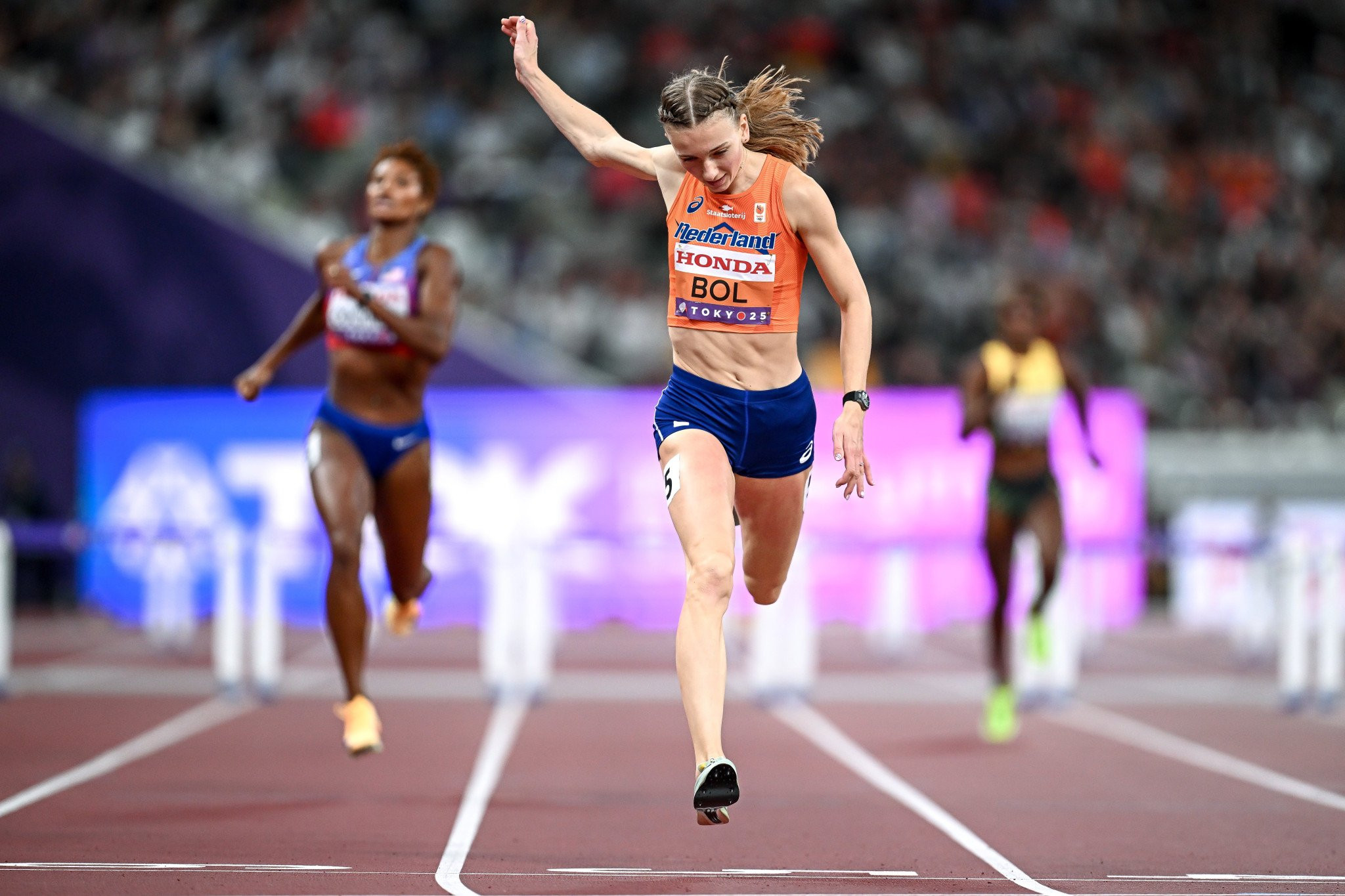 «Βόμβα» από την Μπολ: Αφήνει τα 400μ εμπόδια και θα δοκιμάσει στα 800μ!