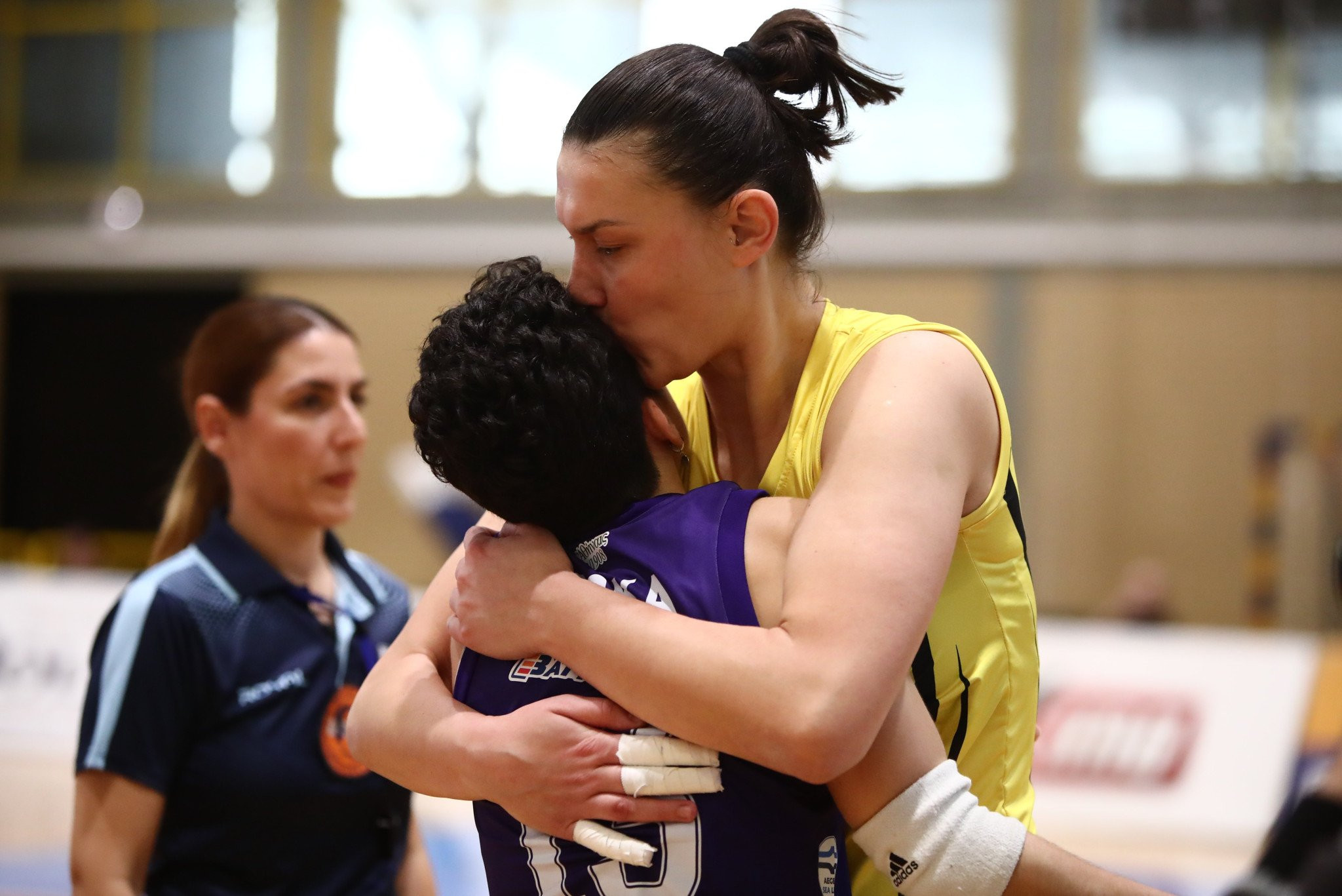 Συγκινητικές στιγμές - Η Ρόγκα φόρεσε ξανά το τριφύλλι στην πρεμιέρα της Volley League