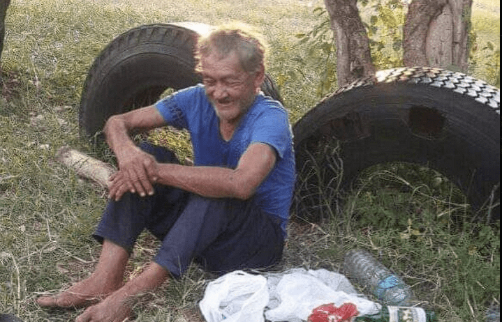 Κάποτε ήταν μεγάλος ποδοσφαιριστής, τώρα ζει στα παγκάκια, εγκαταλελειμμένος ακόμα και από τα παιδιά του (video) Κάποτε ήταν μεγάλος ποδοσφαιριστής, τώρα ζει στα παγκάκια, εγκαταλελειμμένος ακόμα και από τα παιδιά του (video)