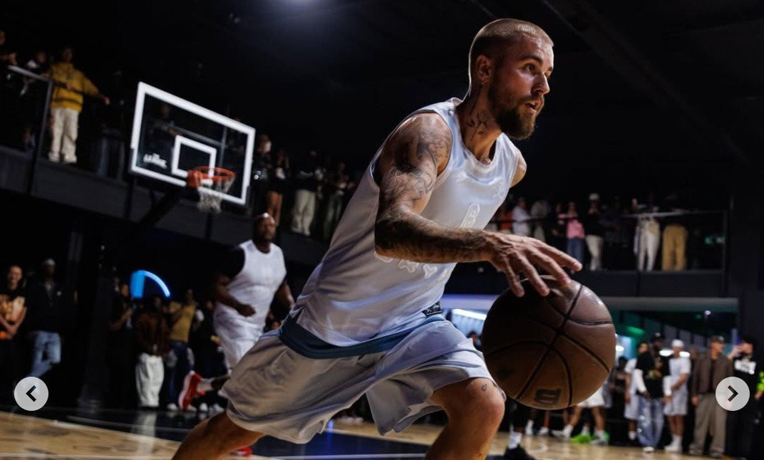 Ασταμάτητος χωρίς το μικρόφωνο: Ο Τζάστιν Μπίμπερ ευστοχεί σε 10/12 τρίποντα! (video)