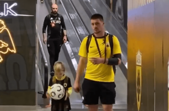 Με δεμένο χέρι ο Γιόβιτς μετά το ΑΕΚ-Αμπερντίν (video)
