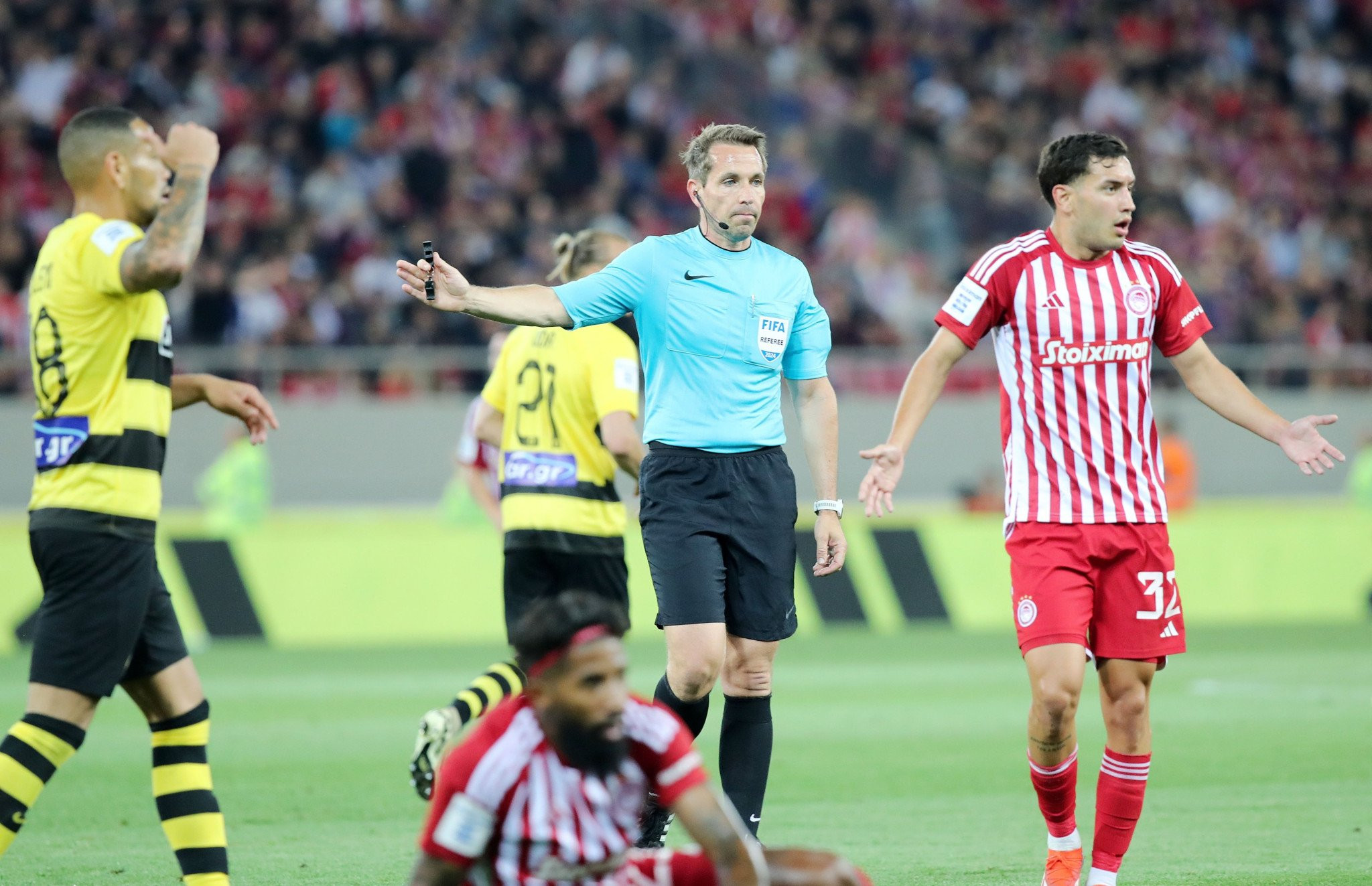 Ο elite Τομπίας Στίλερ θα σφυρίξει το ντέρμπι του Ολυμπιακού με την ΑΕΚ